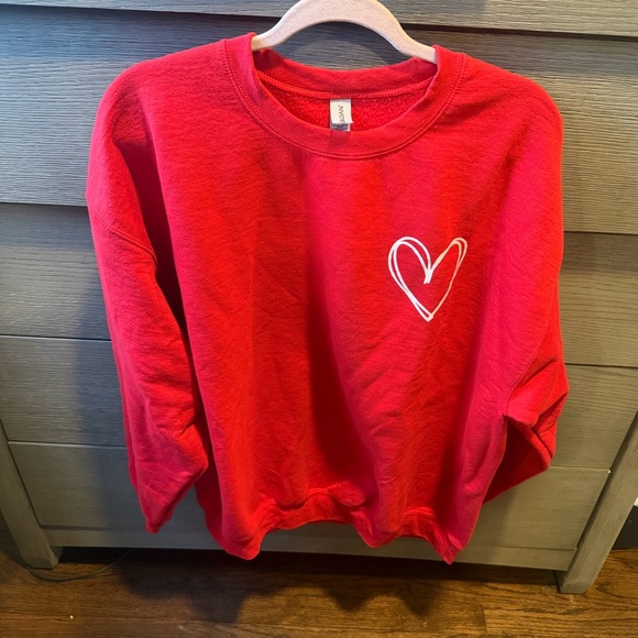 Gildan Tops - Gildan Red Unisex Sweatshirt with Heart Design Size XL